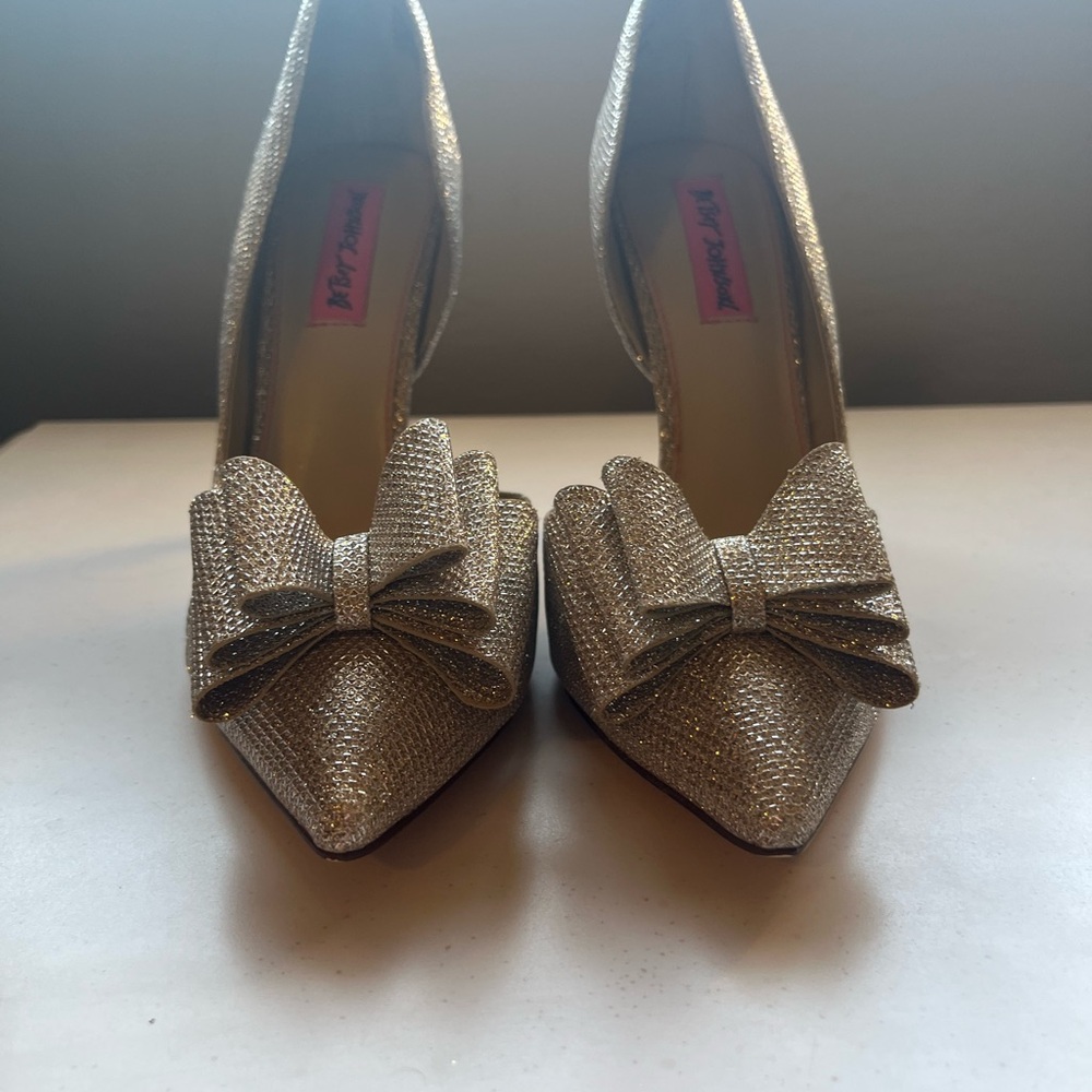 Betsey Johnson Elegant Gold Bow Heels